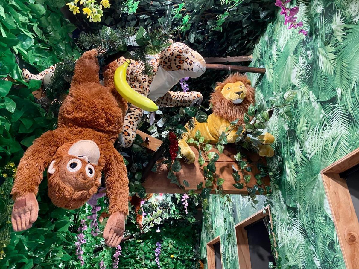 Hotel Jungle Fun Fun Osaka Bagian luar foto