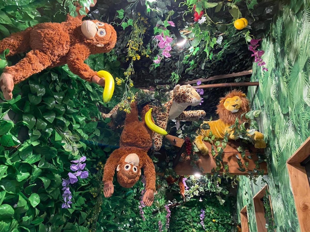 Hotel Jungle Fun Fun Osaka Bagian luar foto