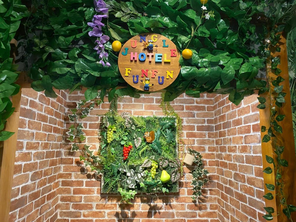 Hotel Jungle Fun Fun Osaka Bagian luar foto